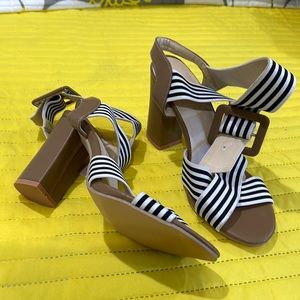 Apricot stripe crisscross strap sandals